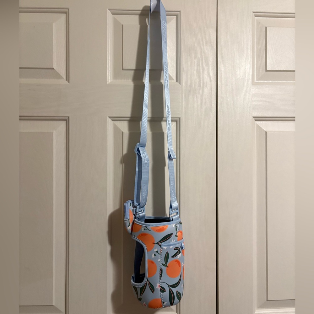 Ello 64 Oz Water Bottle Holder only with peaches